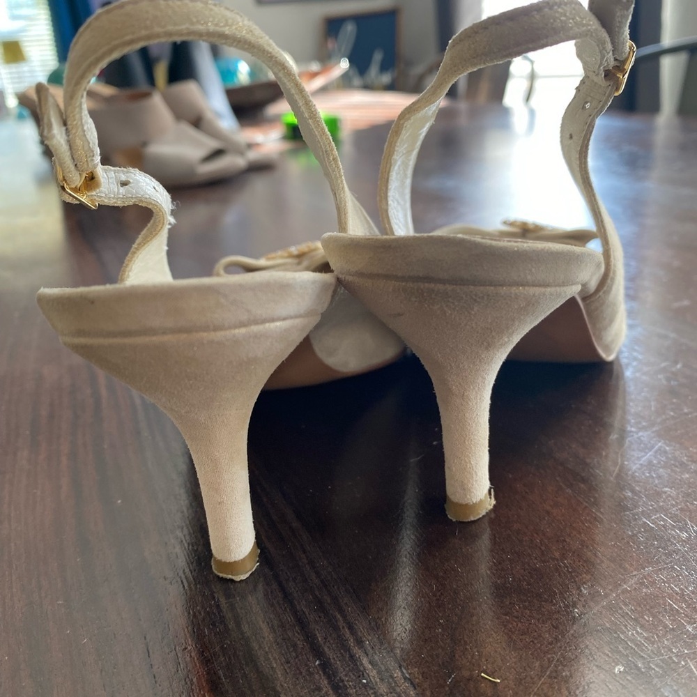 Stuart Weitzman tan and gold sling back pumps - Picture 8 of 10